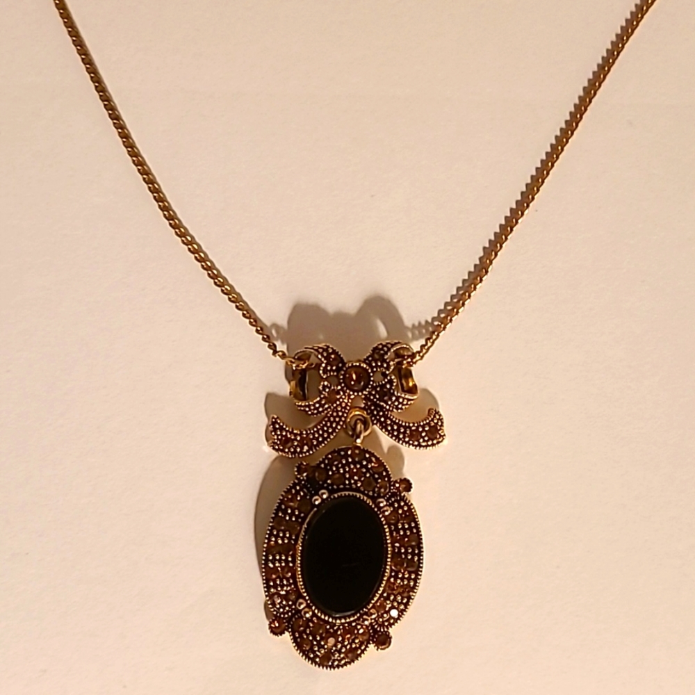 COPY - Extra long necklace with onyx like stone with gold bow detail citrine/ma…